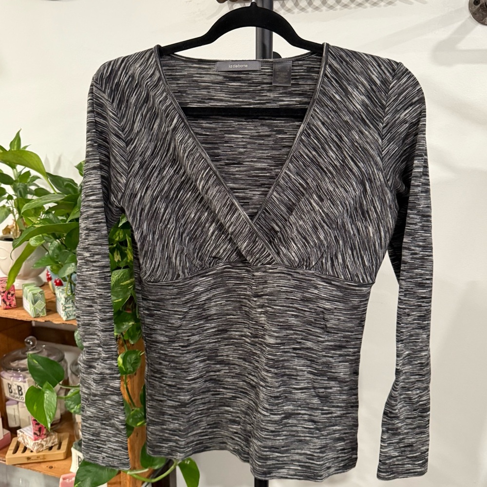 LIZ CLAIBORNE long sleeve v neck grey heather shirt
